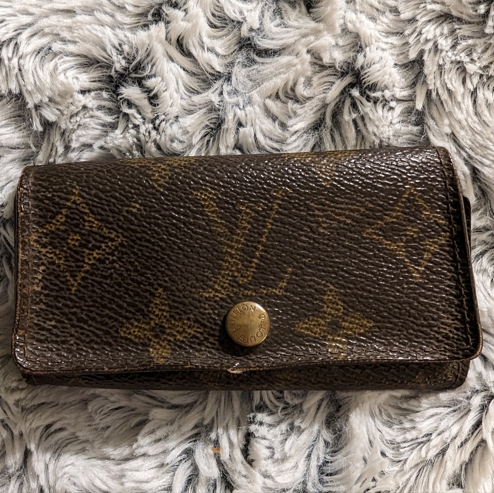 Lv monogram key holder